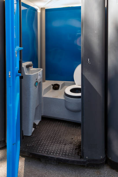 Best Portable bathroom rental  in Muscatine, IA